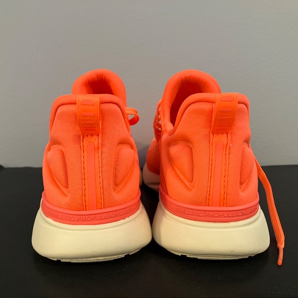 New Without Box Women’s Neon Orange APL Techloom Breeze Sz 9 - Picture 3 of 6